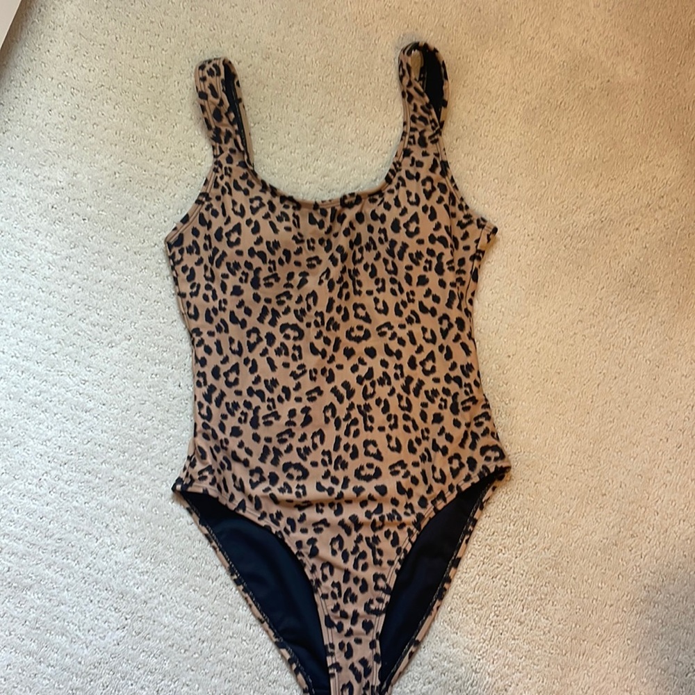 Vero Moda leopard print one piece swim suit, size Small